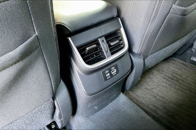 Used 2024 Subaru Outback Premium AWD/4WD image 16