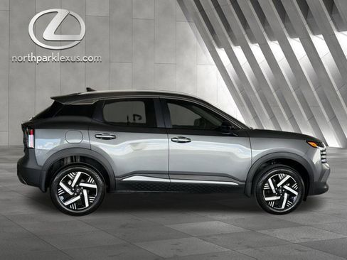 Used 2026 Nissan Kicks SV w/ SV Premium Package FWD image 4
