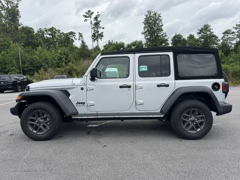 Used 2024 Jeep Wrangler Unlimited Sport AWD/4WD image 8