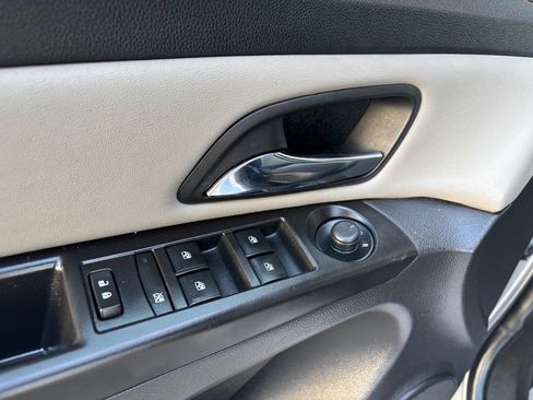 Used 2015 Chevrolet Cruze LS image 23