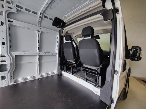 Used 2023 RAM ProMaster 2500 FWD image 11