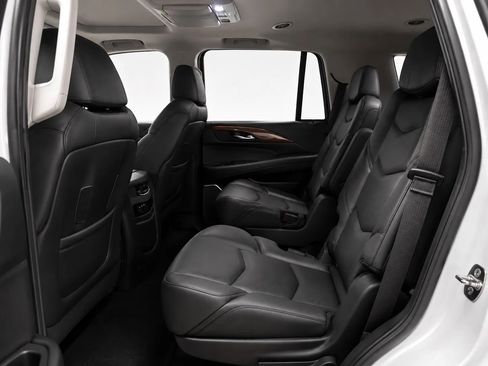 Used 2017 Cadillac Escalade Luxury RWD image 12