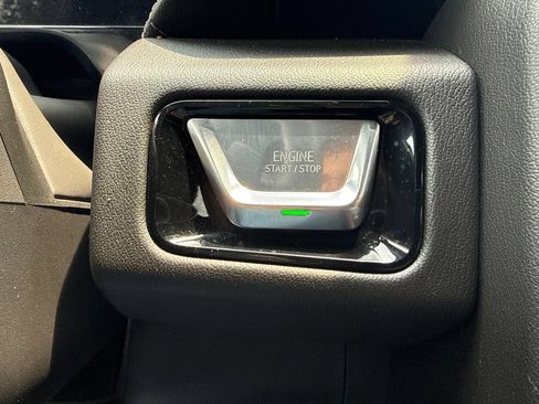 Used 2025 GMC Yukon XL Denali AWD/4WD image 24