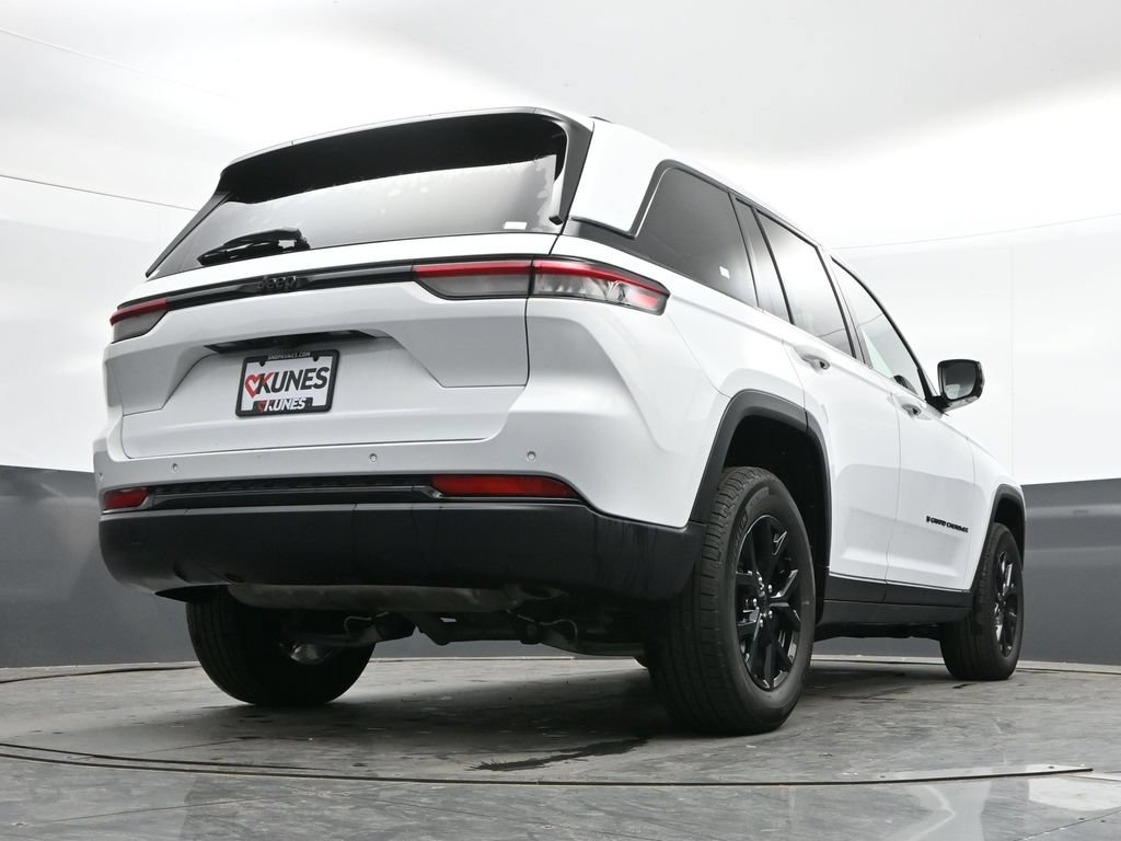 Used 2025 Jeep Grand Cherokee Altitude AWD/4WD image 37