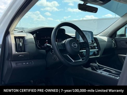 Used 2025 Nissan Pathfinder Platinum w/ Cargo Package FWD image 12