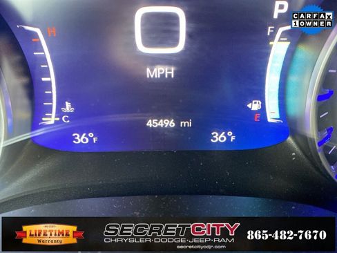 Used 2024 Chrysler Pacifica Limited image 10