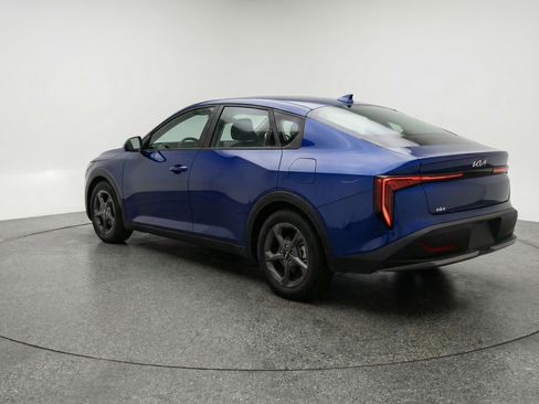Used 2025 Kia K4 LXS image 6