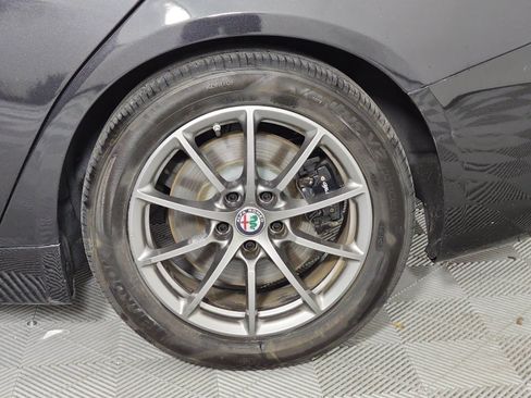 Used 2018 Alfa Romeo Giulia RWD image 10