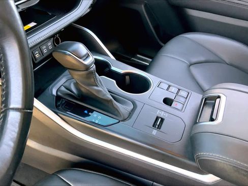 Used 2023 Toyota Highlander XLE image 15