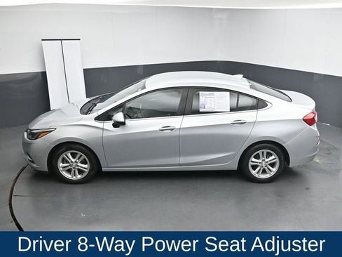 Used 2018 Chevrolet Cruze LT w/ Convenience Package image 21