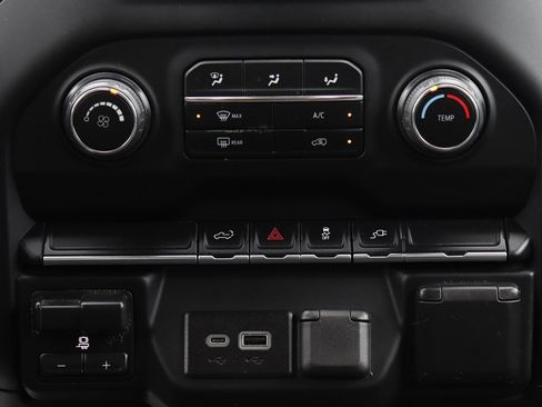 Used 2022 Chevrolet Silverado 2500 Custom w/ Custom Value Package image 29