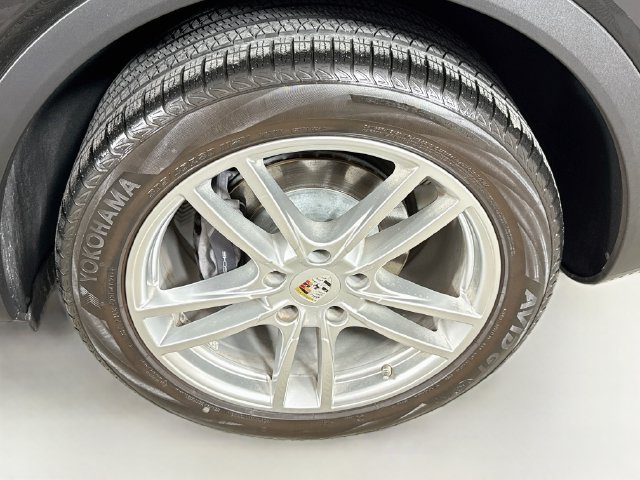 Used 2021 Porsche Cayenne AWD/4WD image 32
