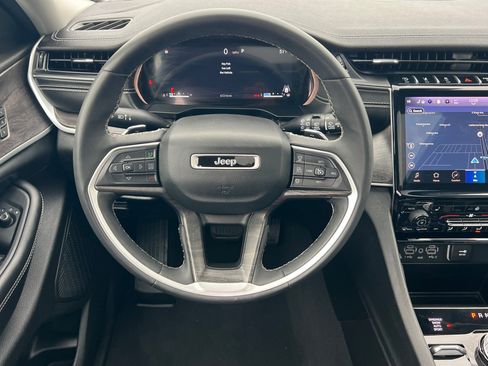 Used 2024 Jeep Grand Cherokee Limited image 16