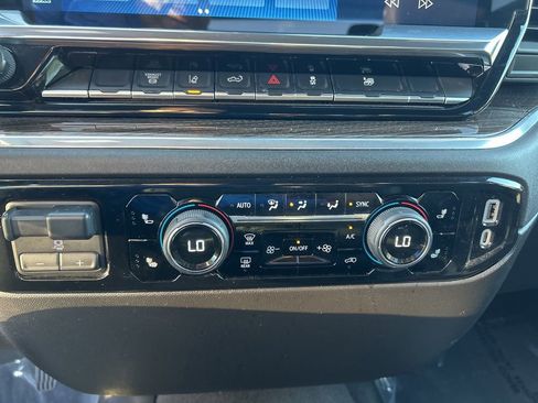 Used 2025 Chevrolet Silverado 2500 LT w/ Convenience Package image 39