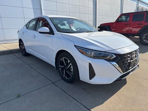 Used 2025 Nissan Sentra SV image 4