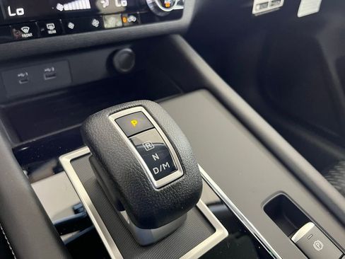 Used 2024 Mitsubishi Outlander ES image 10