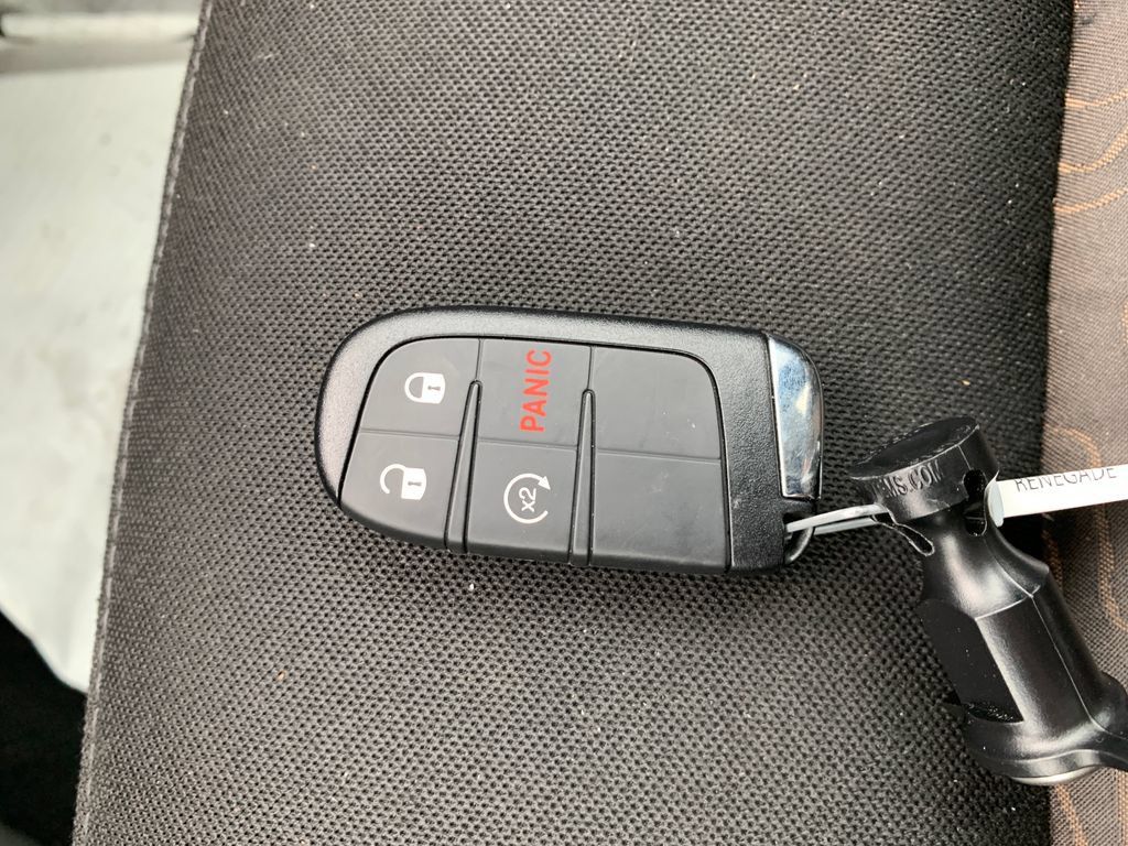 Used 2023 Jeep Renegade Latitude AWD/4WD image 30