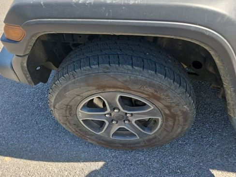 Used 2019 Jeep Wrangler Unlimited Sport S AWD/4WD image 13