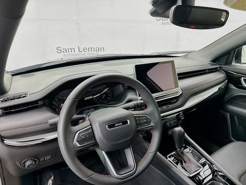 Used 2024 Jeep Compass Trailhawk image 9