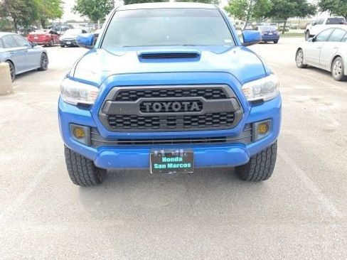 Used 2017 Toyota Tacoma TRD Sport w/ Tow Package RWD image 2