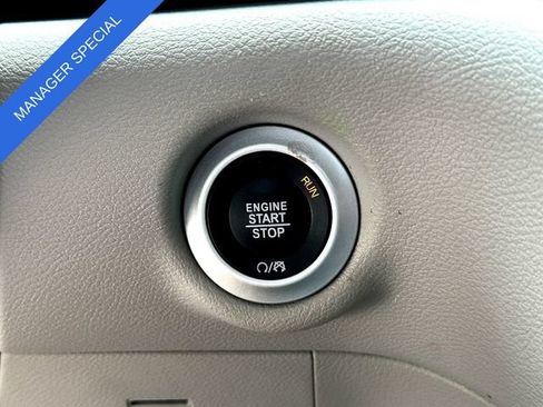 Used 2024 Chrysler Pacifica Touring-L FWD image 17
