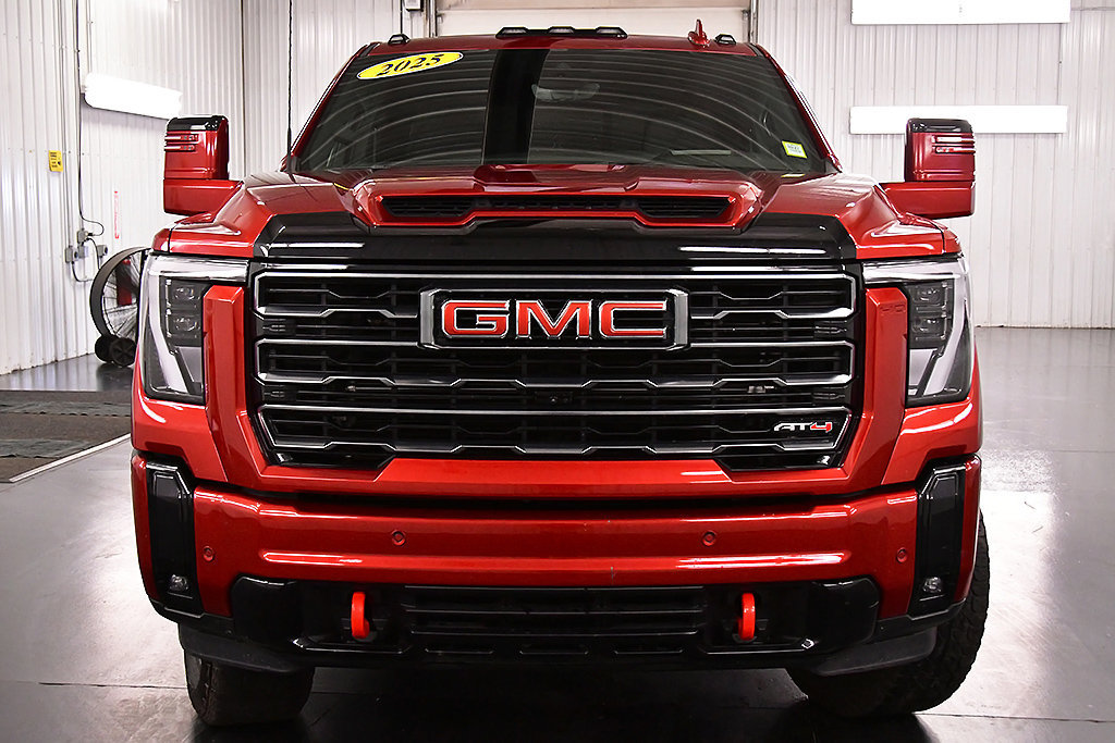 Used 2025 GMC Sierra 2500 AT4 w/ AT4 Premium Plus Package AWD/4WD image 2