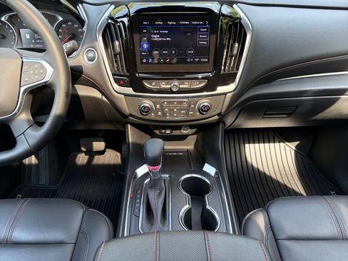 Used 2023 Chevrolet Traverse RS AWD/4WD image 18