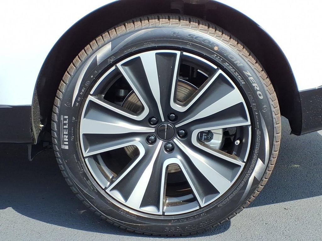 New 2026 Land Rover Range Rover Long Wheelbase SE AWD/4WD image 6