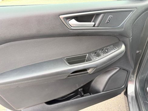 Used 2019 Ford Edge SE image 14