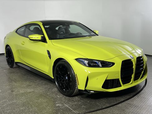 Used 2026 BMW M4 Coupe w/ Executive Package image 3