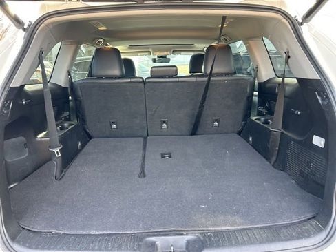 Used 2017 Toyota Highlander XLE image 9