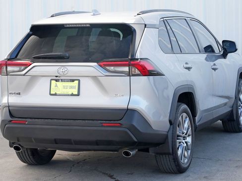 Used 2022 Toyota RAV4 XLE Premium image 49