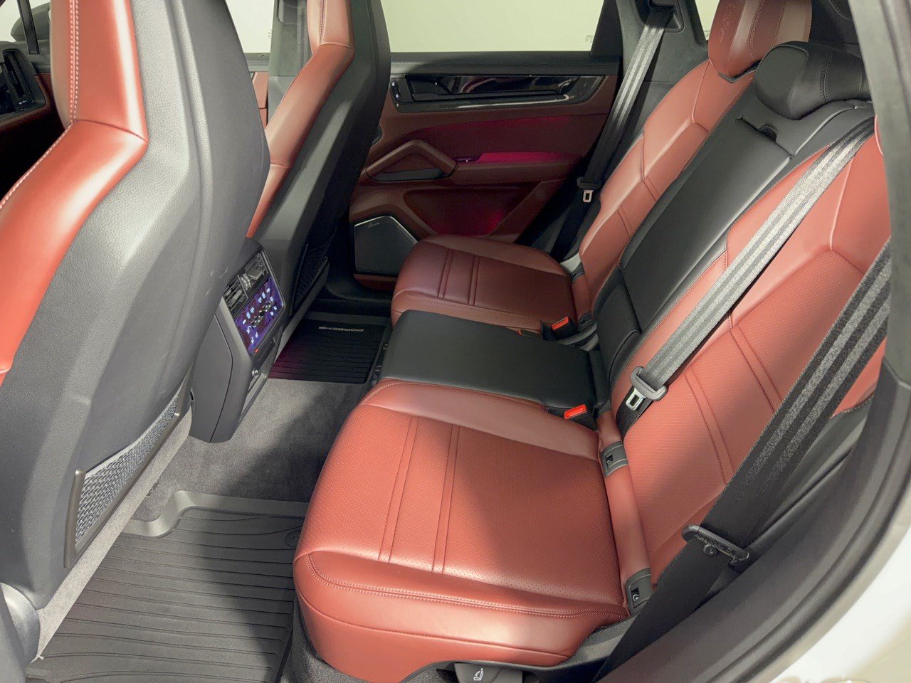 Certified 2025 Porsche Cayenne GTS AWD/4WD image 25
