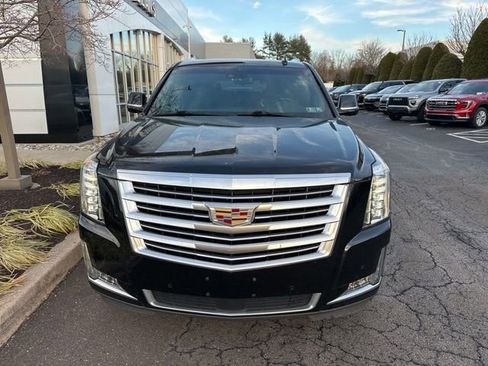 Used 2019 Cadillac Escalade Platinum image 2
