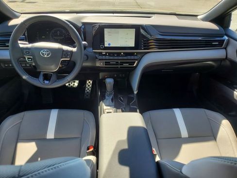 Used 2025 Toyota Camry SE FWD image 10