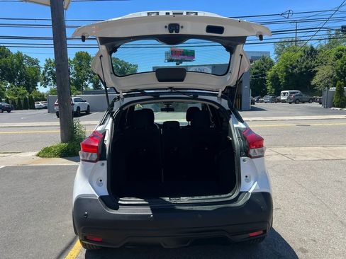 Used 2020 Nissan Kicks SV FWD image 9