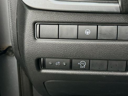 Used 2023 Nissan Rogue SV AWD/4WD image 17