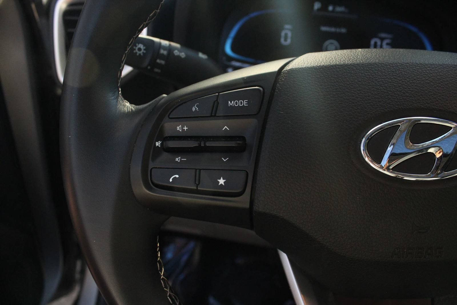Used 2026 Hyundai Venue SEL FWD image 31