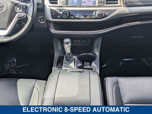 Used 2019 Toyota Highlander XLE FWD image 22
