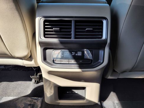 New 2026 Volkswagen Atlas SE image 12