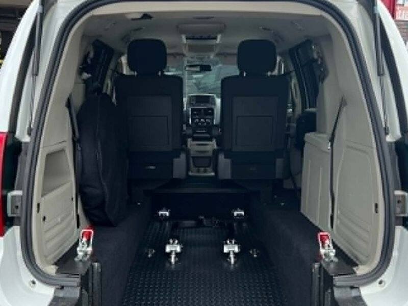 Used 2017 Dodge Grand Caravan SE w/ Power Window Group FWD image 43