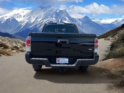 Used 2021 Toyota Tacoma TRD Off-Road w/ Technology Package AWD/4WD image 4