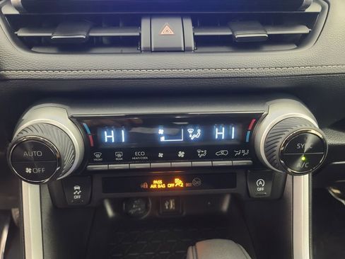 Used 2025 Toyota RAV4 XLE image 31