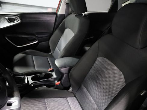 Used 2021 Kia Soul LX image 13
