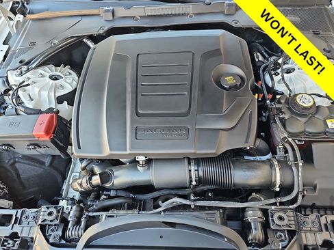 Used 2022 Jaguar XF SE RWD image 13