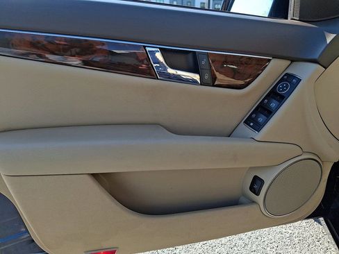 Used 2013 Mercedes-Benz C 250 Sedan image 11
