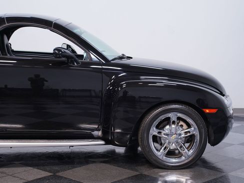 Used 2005 Chevrolet SSR w/ Preferred Equipment Group image 28