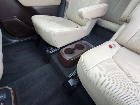 Used 2021 Toyota Highlander Platinum AWD/4WD image 30