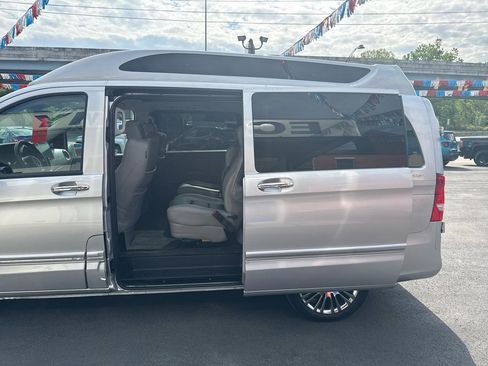 Used 2016 Mercedes-Benz Metris Passenger image 26