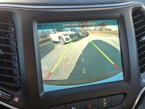 Used 2022 Jeep Cherokee Latitude Lux w/ Sun & Sound Group image 19